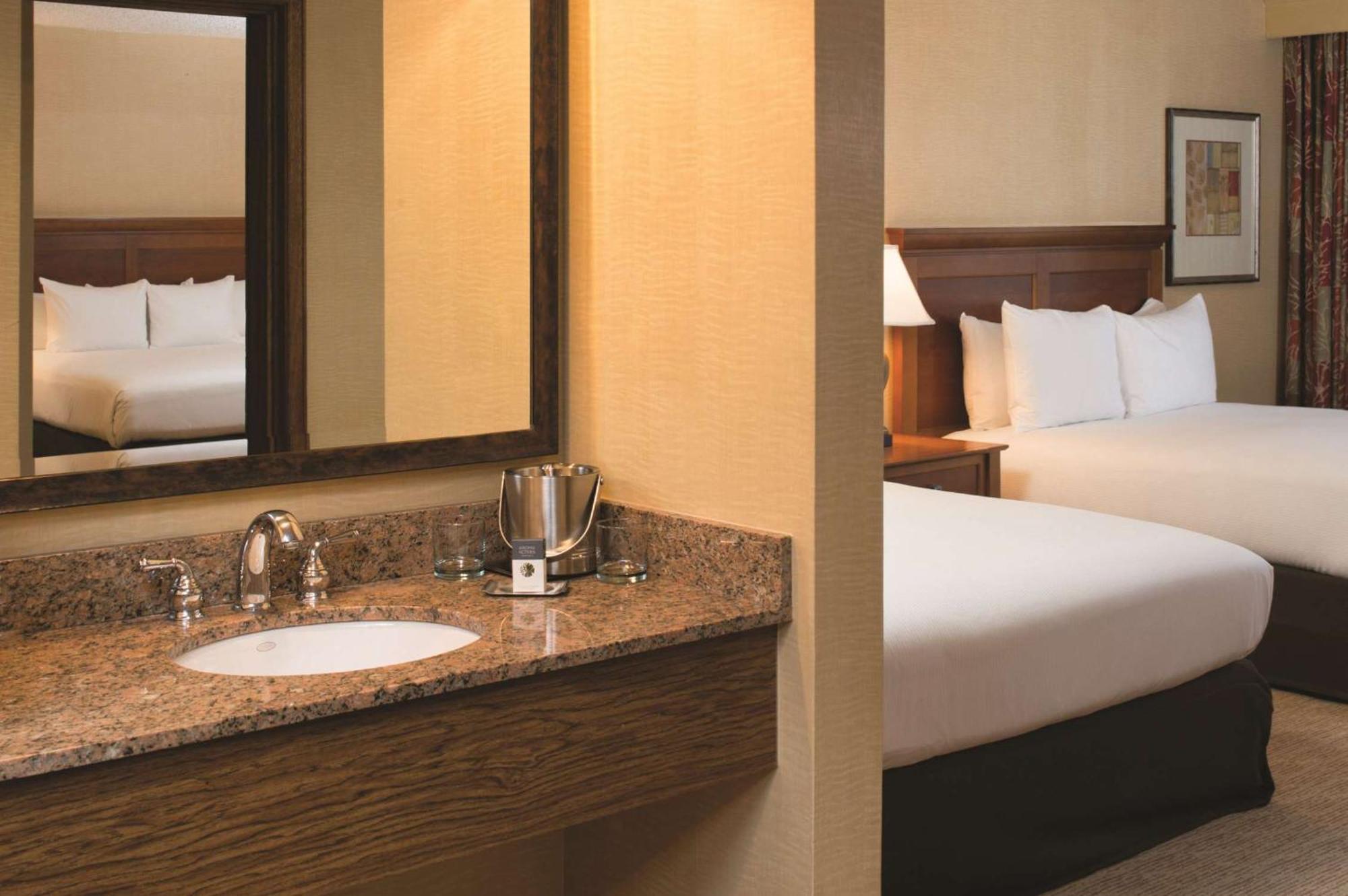 Doubletree By Hilton Seattle Airport Hotel SeaTac Bagian luar foto