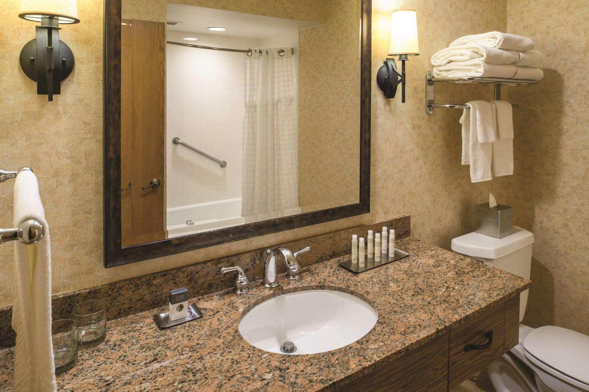 Doubletree By Hilton Seattle Airport Hotel SeaTac Bagian luar foto