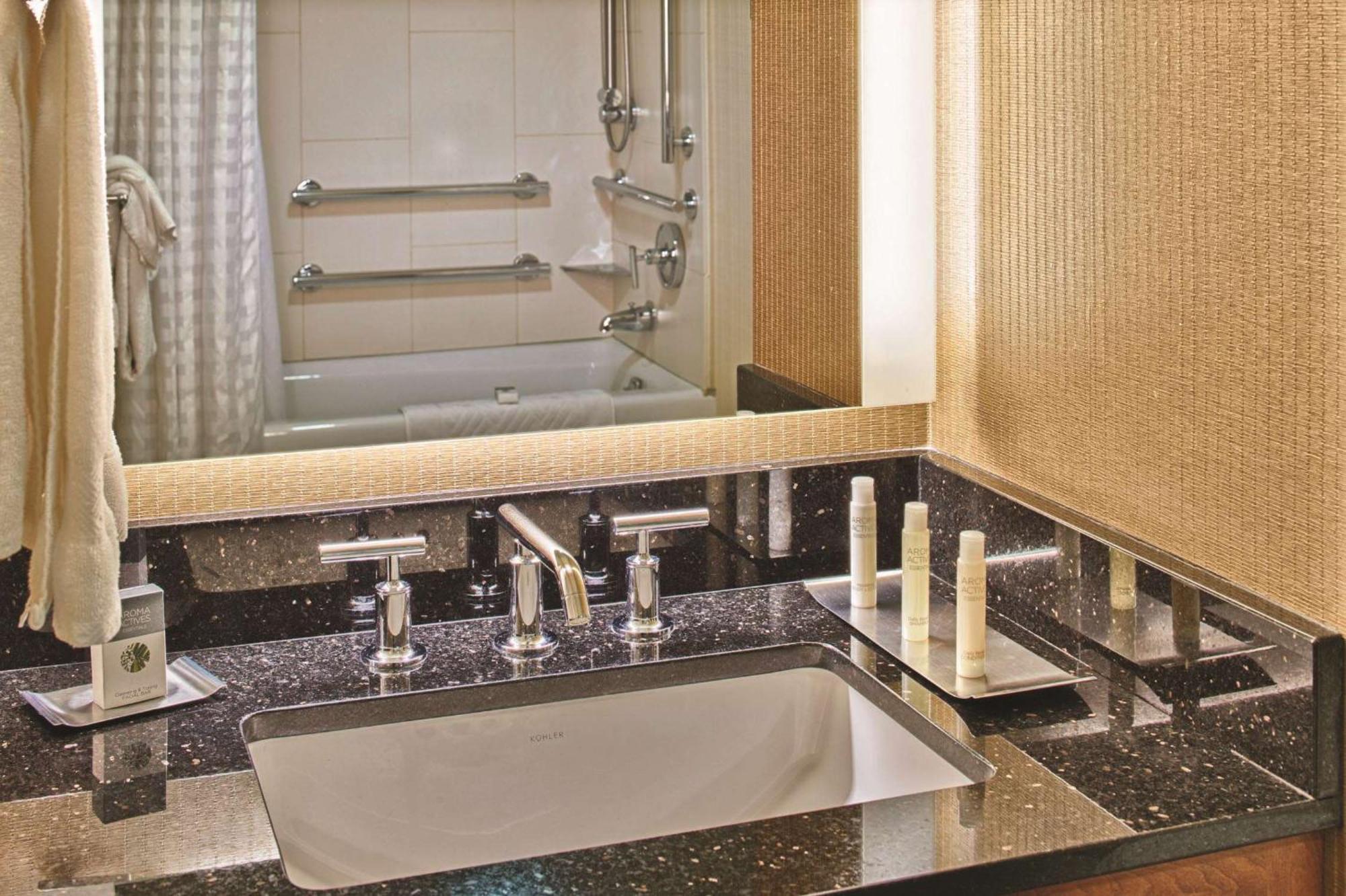 Doubletree By Hilton Seattle Airport Hotel SeaTac Bagian luar foto